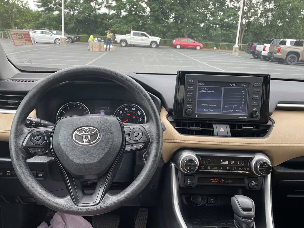 Used 2021 Toyota RAV4 XLE w/ Convenience Package FWD image 18
