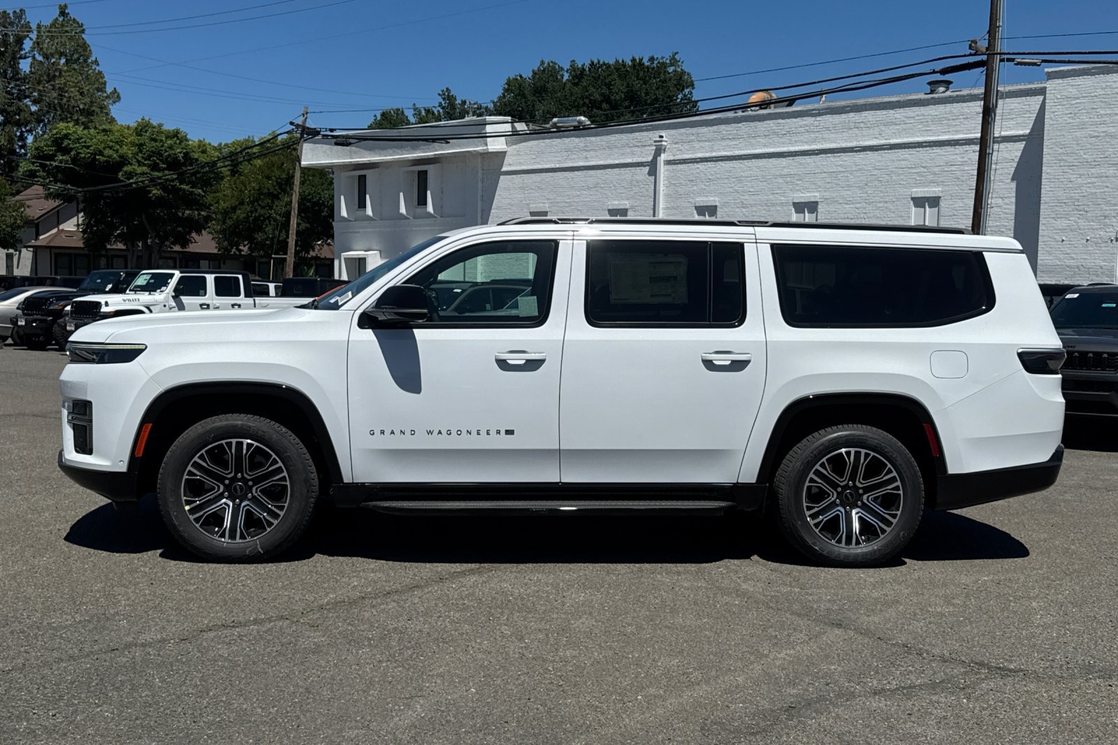New 2026 Jeep Grand Wagoneer L 4WD w/ HD Trailer Tow Package image 6