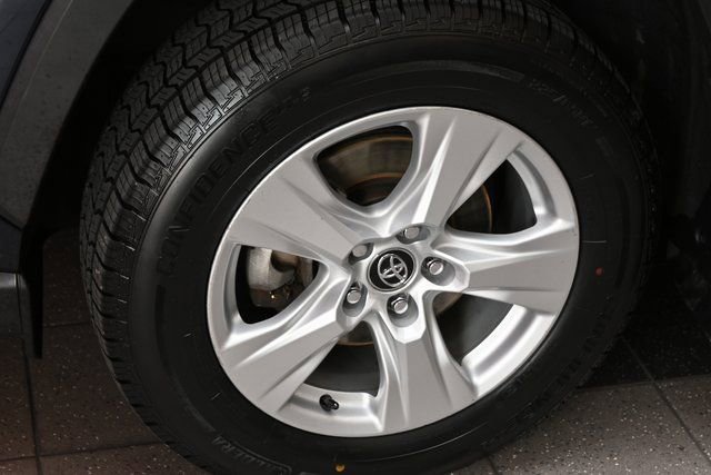 Used 2021 Toyota RAV4 XLE image 16