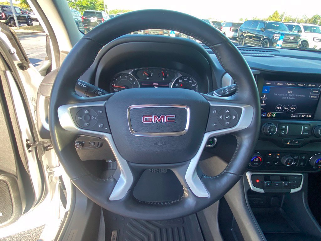 Used 2022 GMC Terrain SLT w/ Infotainment Package II FWD image 13