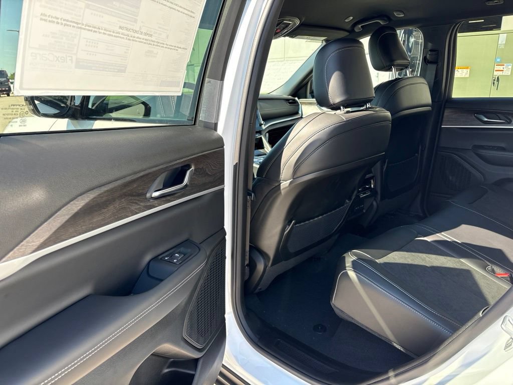 New 2026 Jeep Grand Cherokee Altitude AWD/4WD image 16