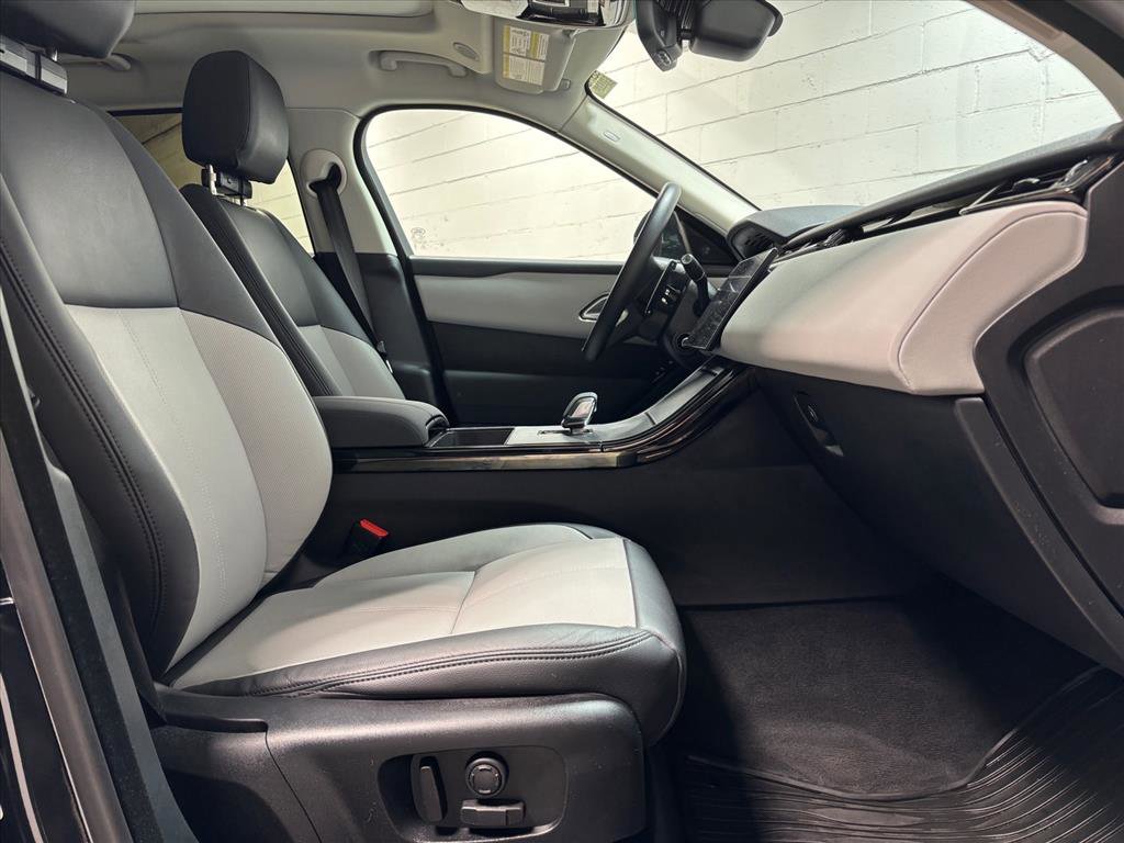 Used 2025 Land Rover Range Rover Velar Dynamic SE image 32