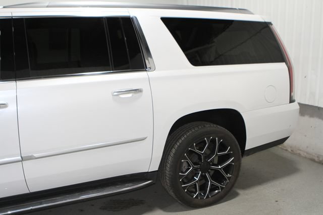 Used 2018 Cadillac Escalade ESV Luxury AWD/4WD image 10