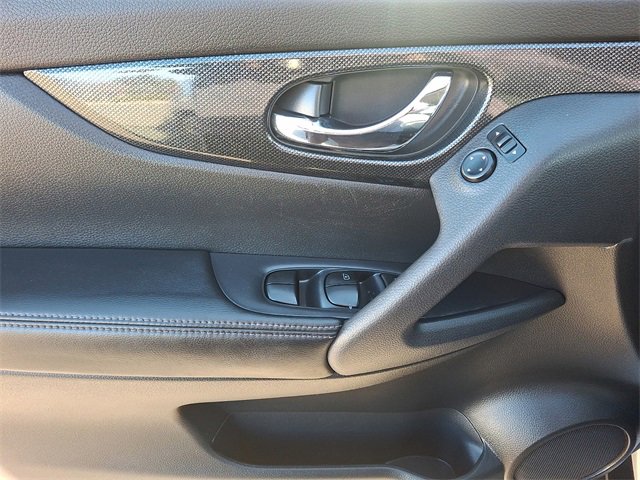 Used 2014 Nissan Rogue SL image 12