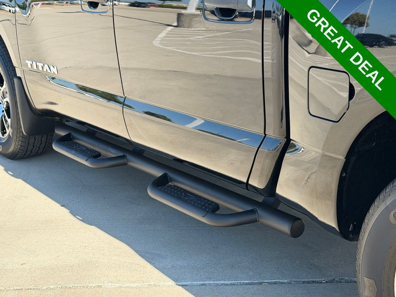 Used 2024 Nissan Titan SV w/ SV Convenience Package RWD image 7