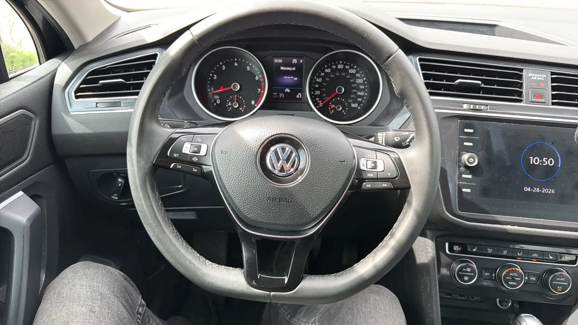 Used 2020 Volkswagen Tiguan SE AWD/4WD image 10