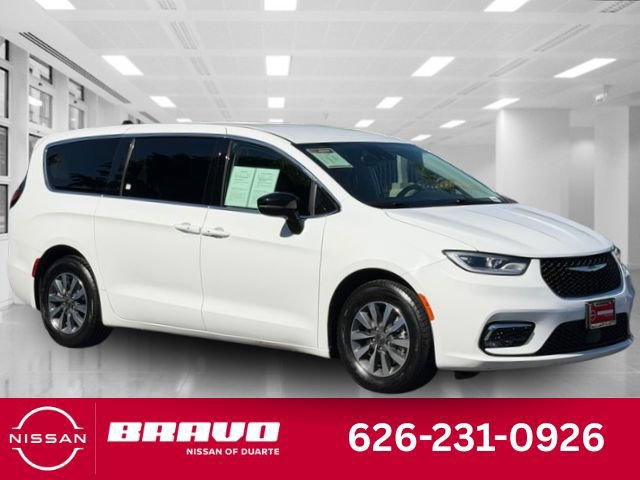 Used 2024 Chrysler Pacifica Limited