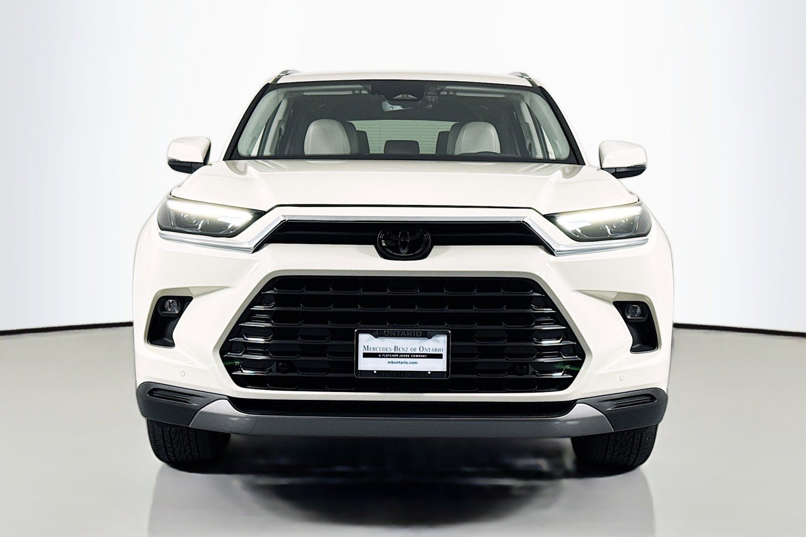 Used 2024 Toyota Grand Highlander FWD image 2
