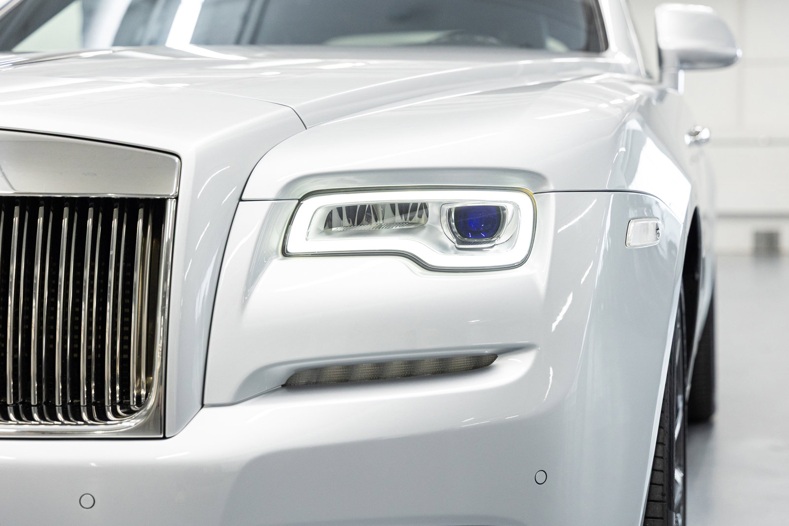 Used 2017 Rolls-Royce Dawn image 11