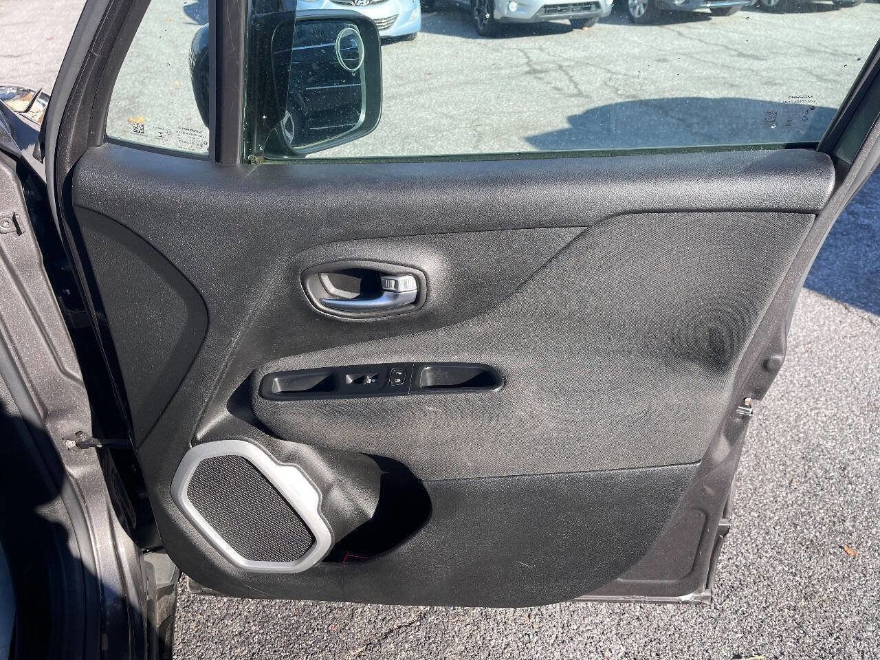 Used 2018 Jeep Renegade Latitude image 34