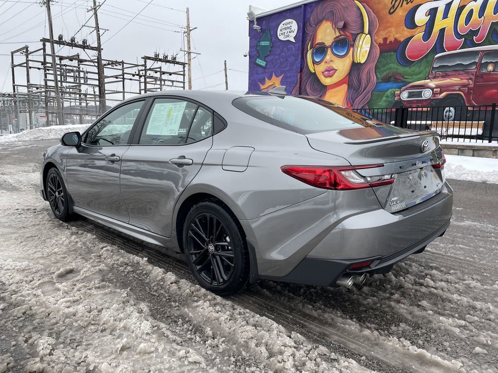 Used 2025 Toyota Camry SE AWD/4WD image 3