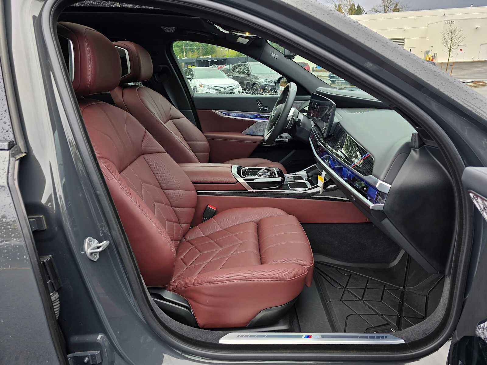 Used 2025 BMW 750e xDrive w/ Executive Package AWD/4WD image 11