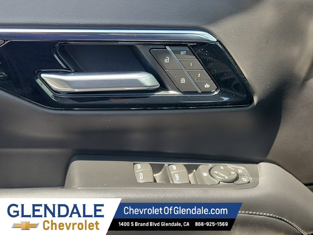 Certified 2025 Chevrolet Suburban Z71 AWD/4WD image 31