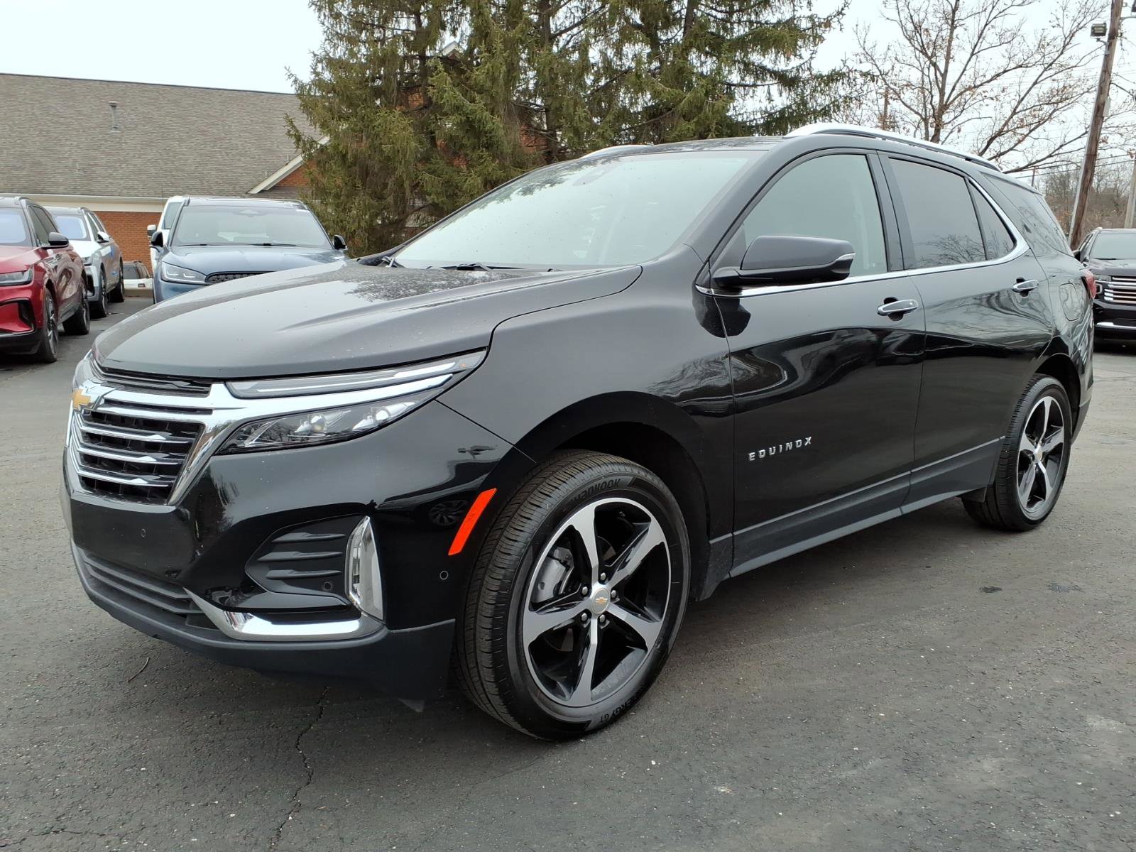 Used 2023 Chevrolet Equinox Premier image 3