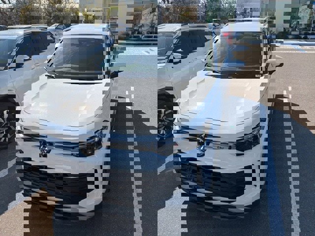 Used 2025 Volkswagen Tiguan S image 16