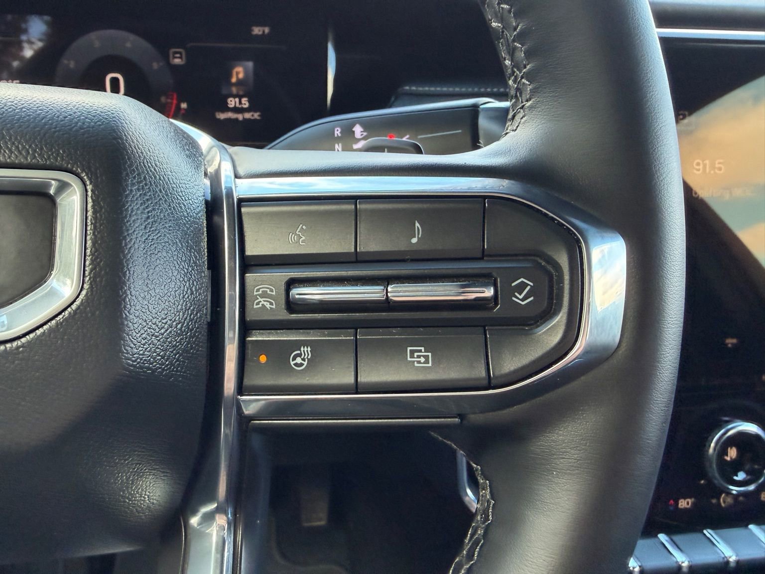 Used 2025 GMC Acadia Elevation image 14