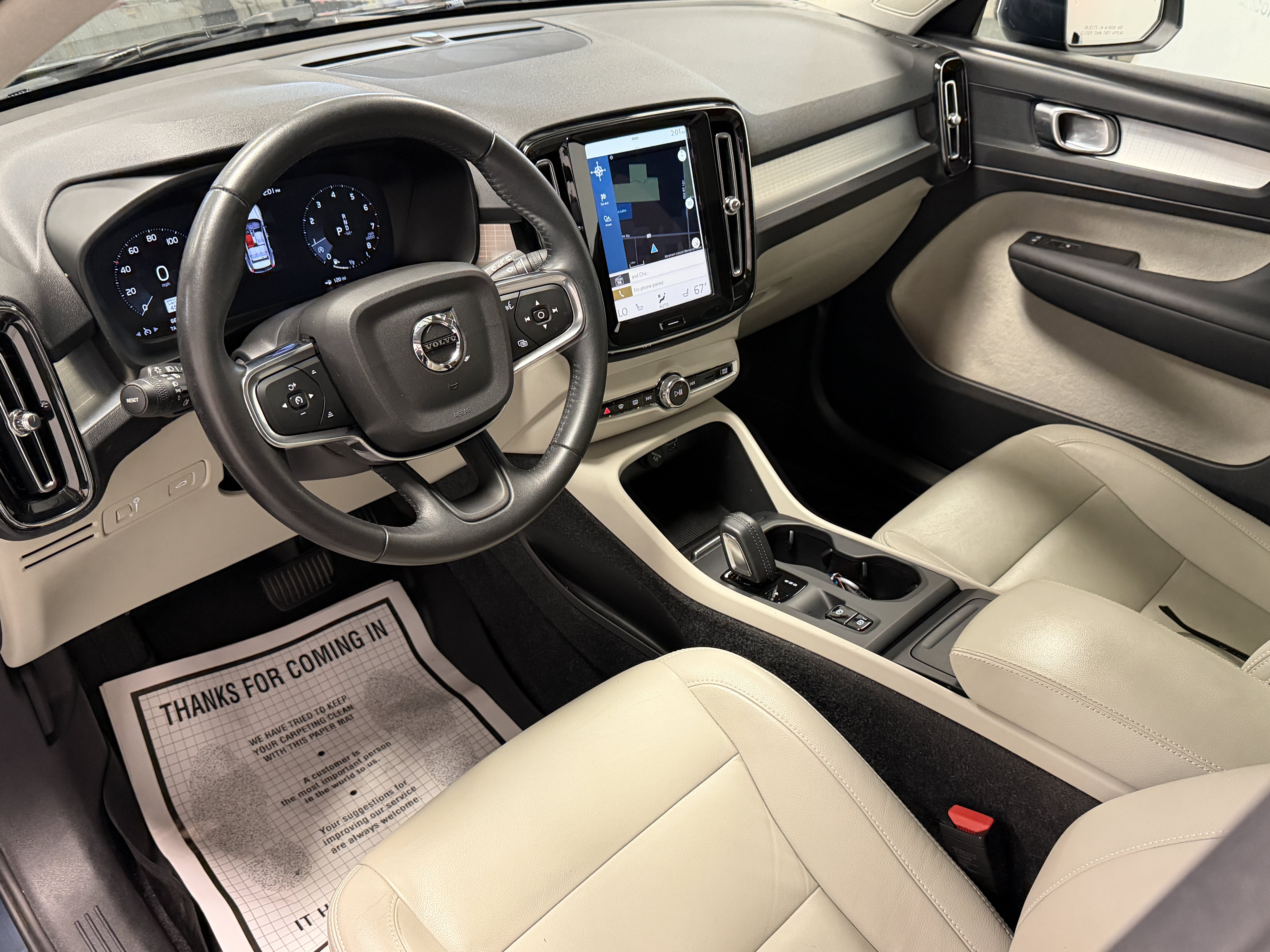 Used 2021 Volvo XC40 T5 Momentum w/ Premium Package AWD/4WD image 4