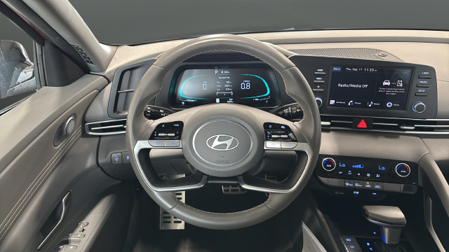Certified 2025 Hyundai Elantra Sport FWD image 15