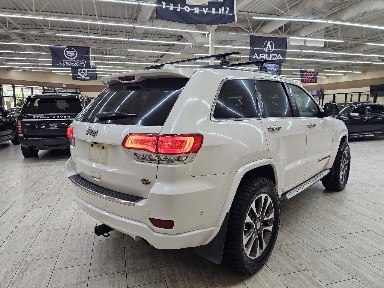 Used 2018 Jeep Grand Cherokee Overland RWD image 6