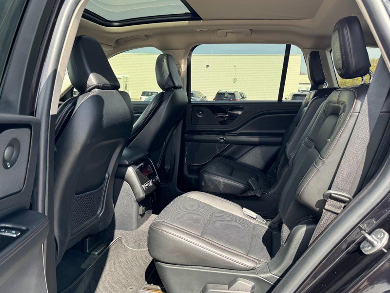 Used 2022 Lincoln Aviator Reserve w/ Equipment Group 201A image 12