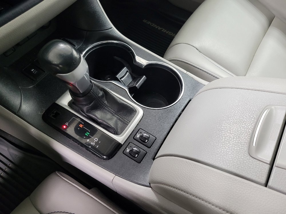 Used 2019 Toyota Highlander XLE image 26