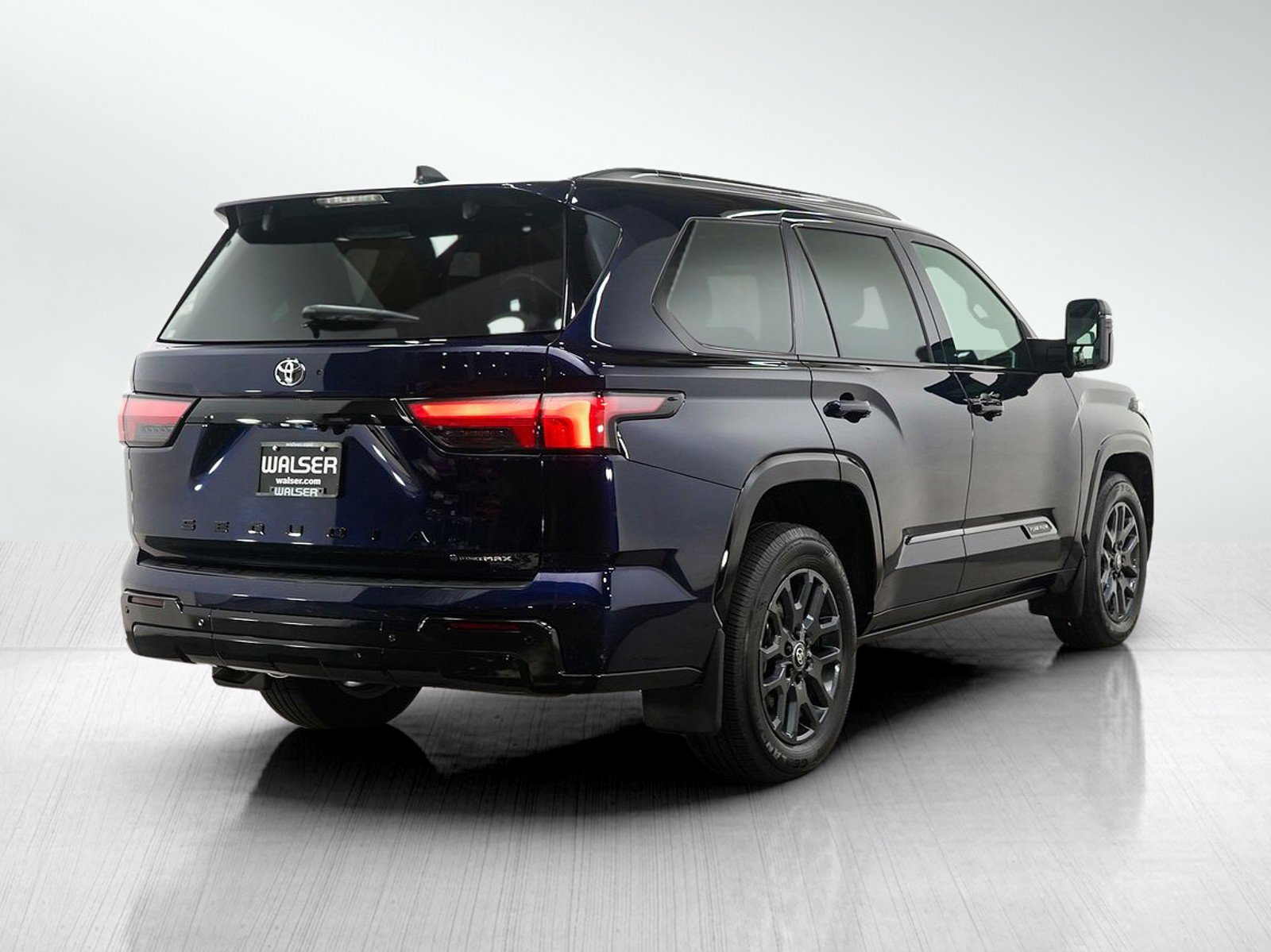 Used 2025 Toyota Sequoia Platinum AWD/4WD image 5