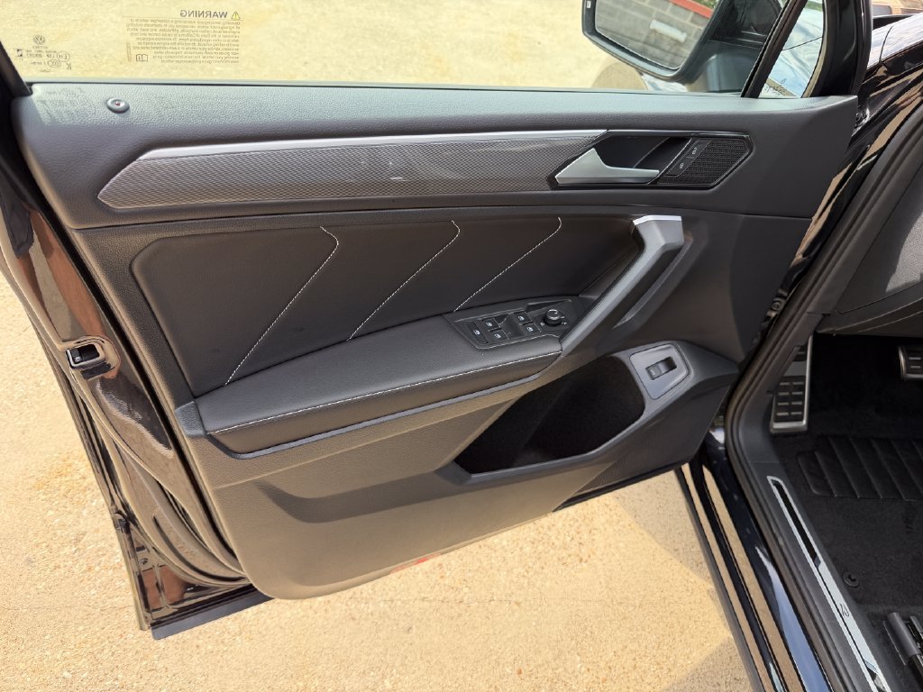 Certified 2024 Volkswagen Tiguan SE R-Line AWD/4WD image 9
