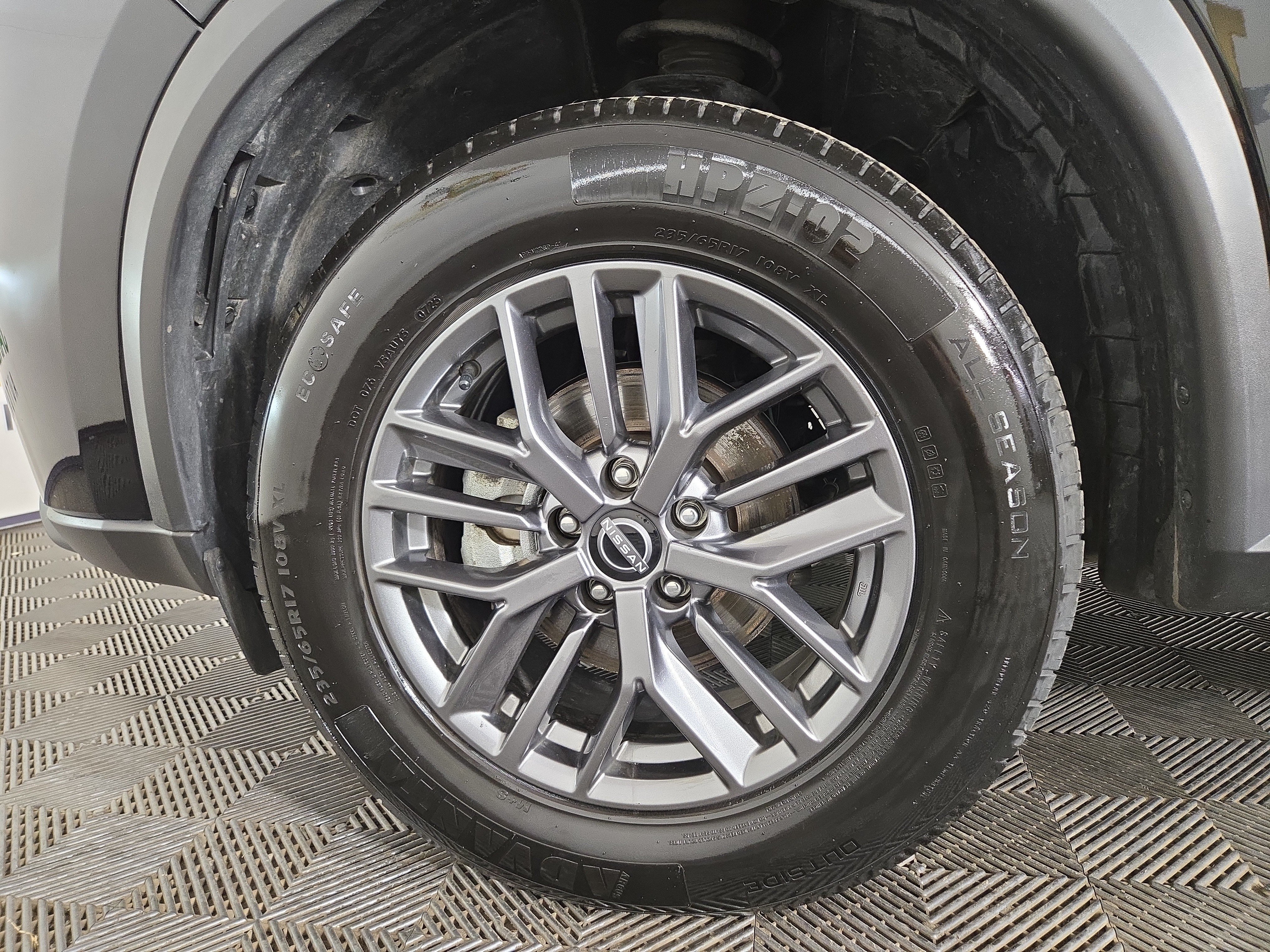 Used 2024 Nissan Rogue S AWD/4WD image 31