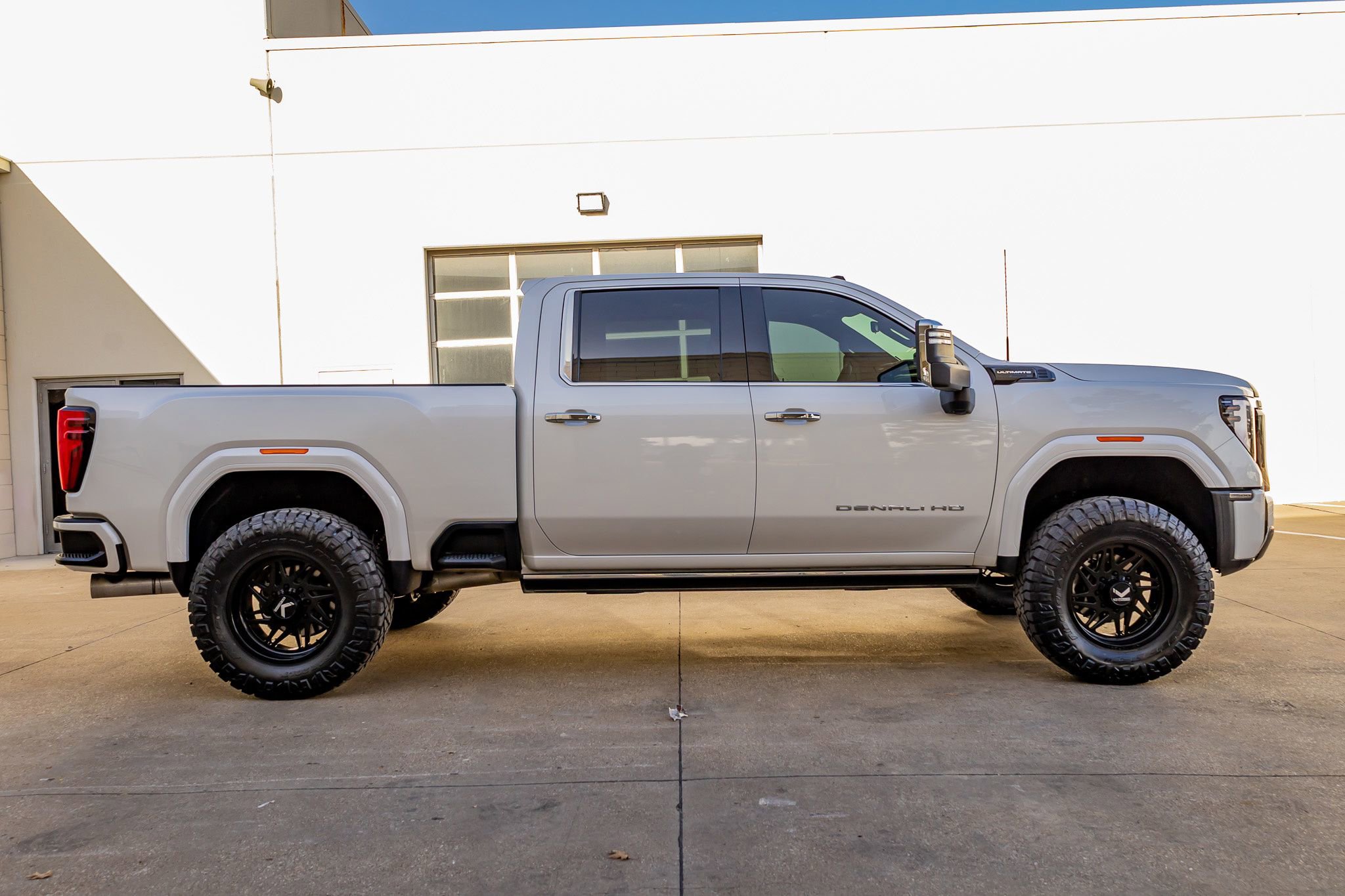 Used 2025 GMC Sierra 2500 Denali Ultimate image 11