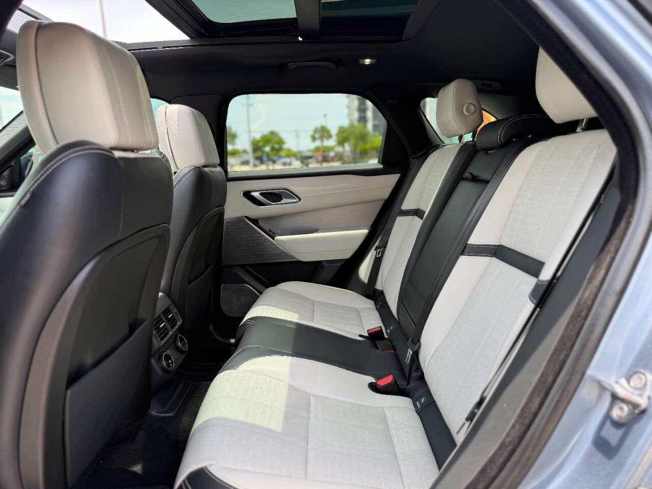 Used 2018 Land Rover Range Rover Velar R-Dynamic HSE AWD/4WD image 17