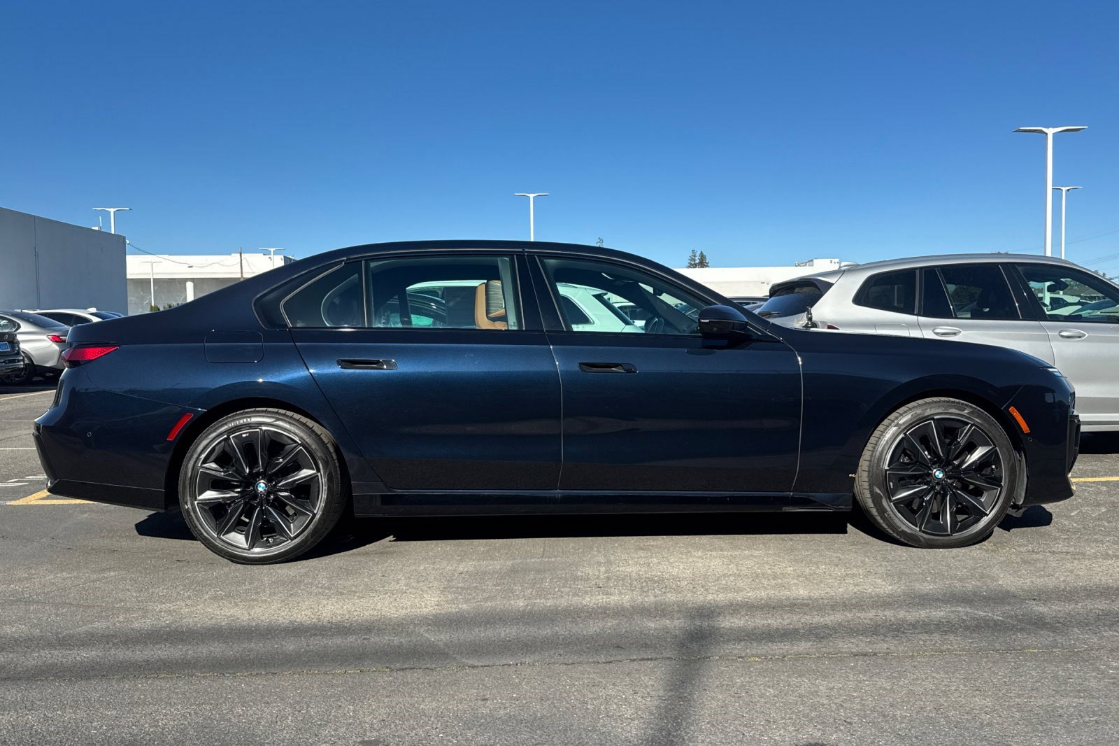 Used 2023 BMW 740i w/ Parking Assistance Package image 7