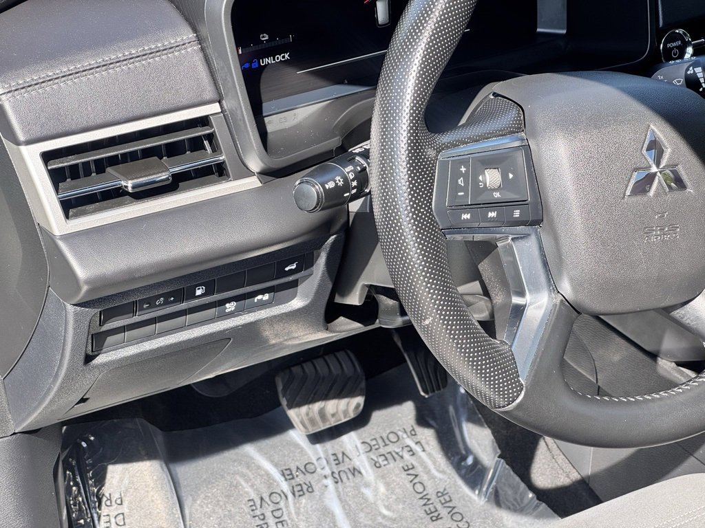 Used 2023 Mitsubishi Outlander 4WD image 18