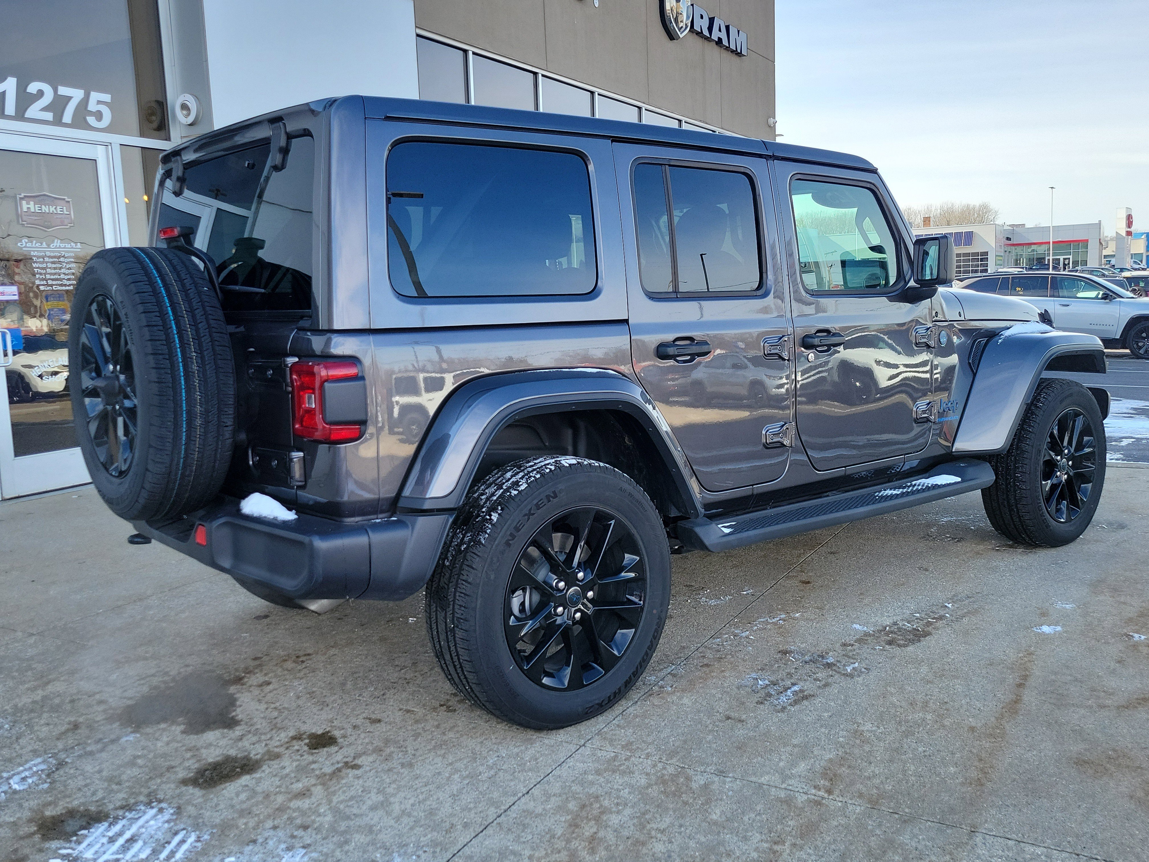 Used 2025 Jeep Wrangler Unlimited Sahara image 4