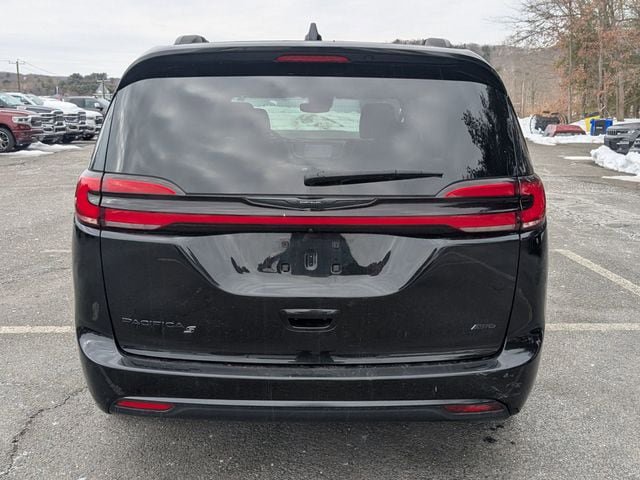 Certified 2022 Chrysler Pacifica Touring-L w/ S Appearance Package AWD/4WD image 6