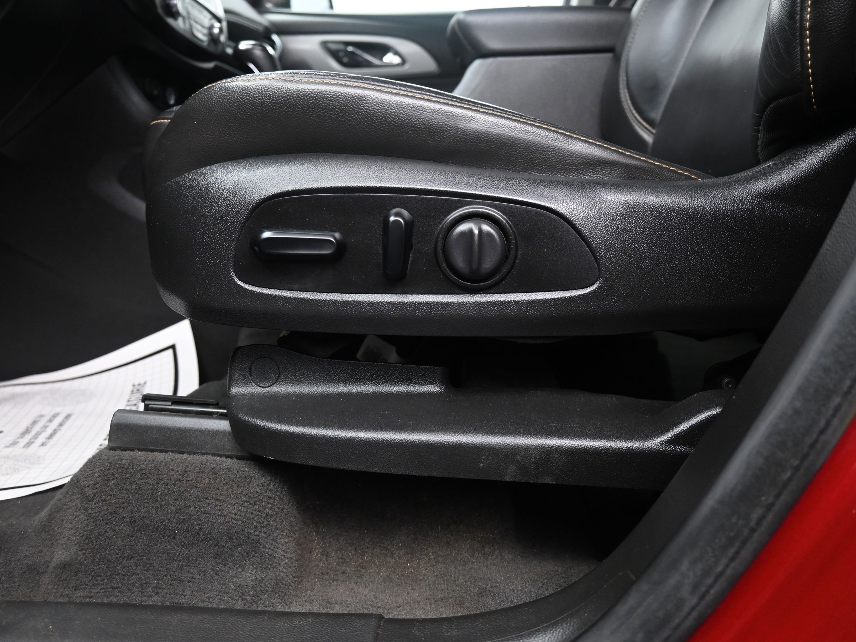 Used 2020 Chevrolet Traverse LT w/ Driver Confidence II Package image 17