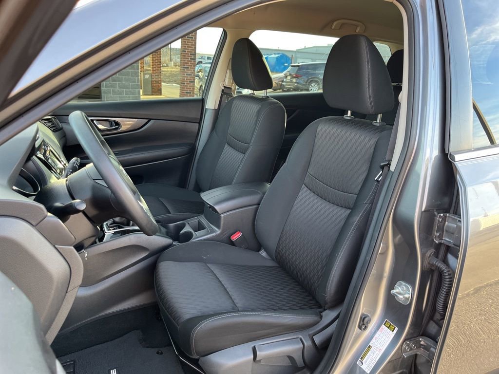 Used 2018 Nissan Rogue S image 19
