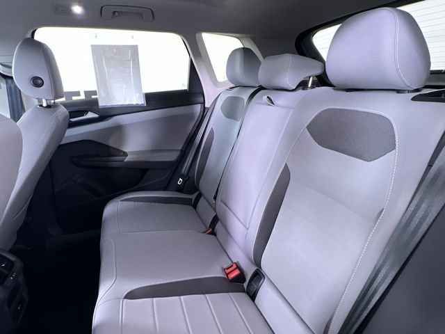 Used 2024 Volkswagen Taos SE image 23