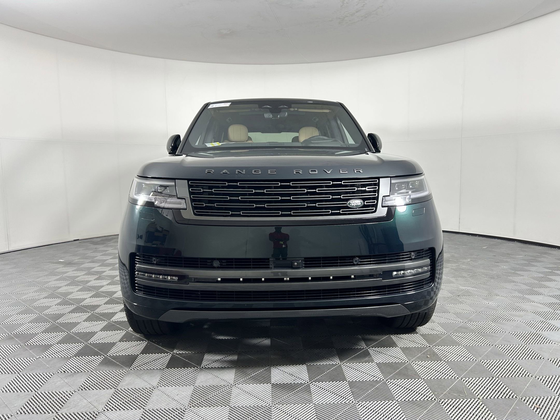 New 2025 Land Rover Range Rover SE image 4