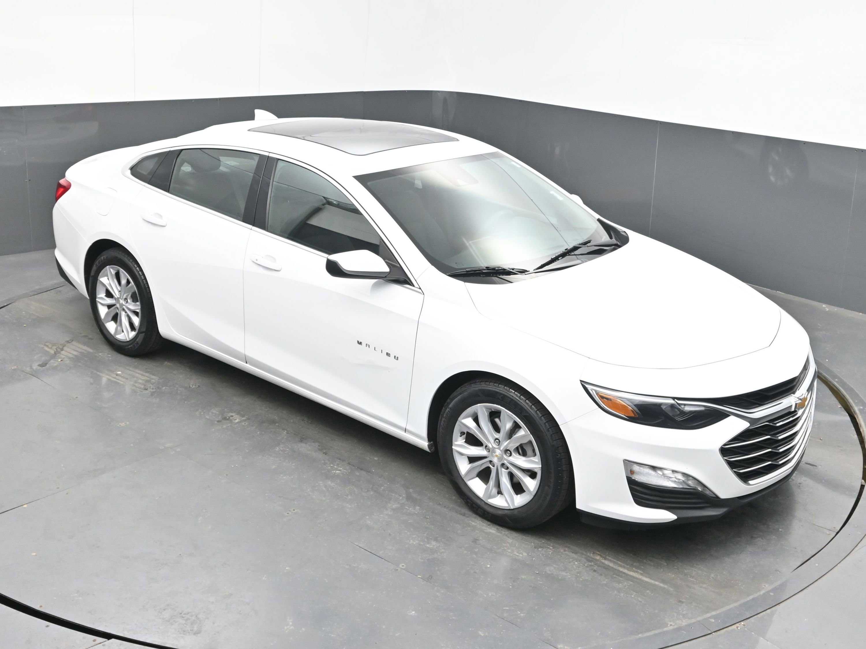 Used 2024 Chevrolet Malibu LT image 34
