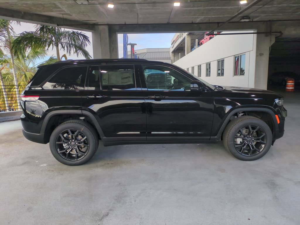 New 2025 Jeep Grand Cherokee Limited image 4