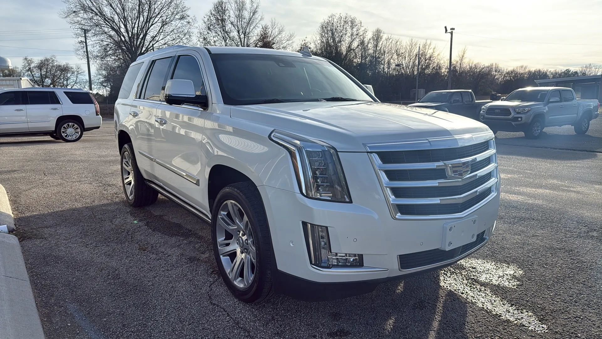 Used 2020 Cadillac Escalade Premium Luxury image 7