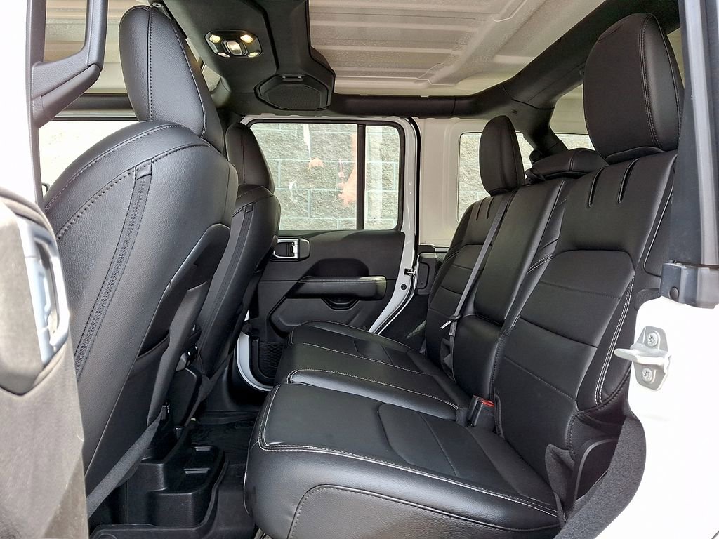 Used 2023 Jeep Wrangler Unlimited Sahara w/ Cold Weather Group image 10