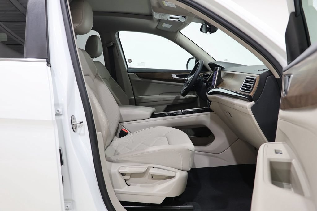Used 2025 Volkswagen Atlas SE FWD image 37