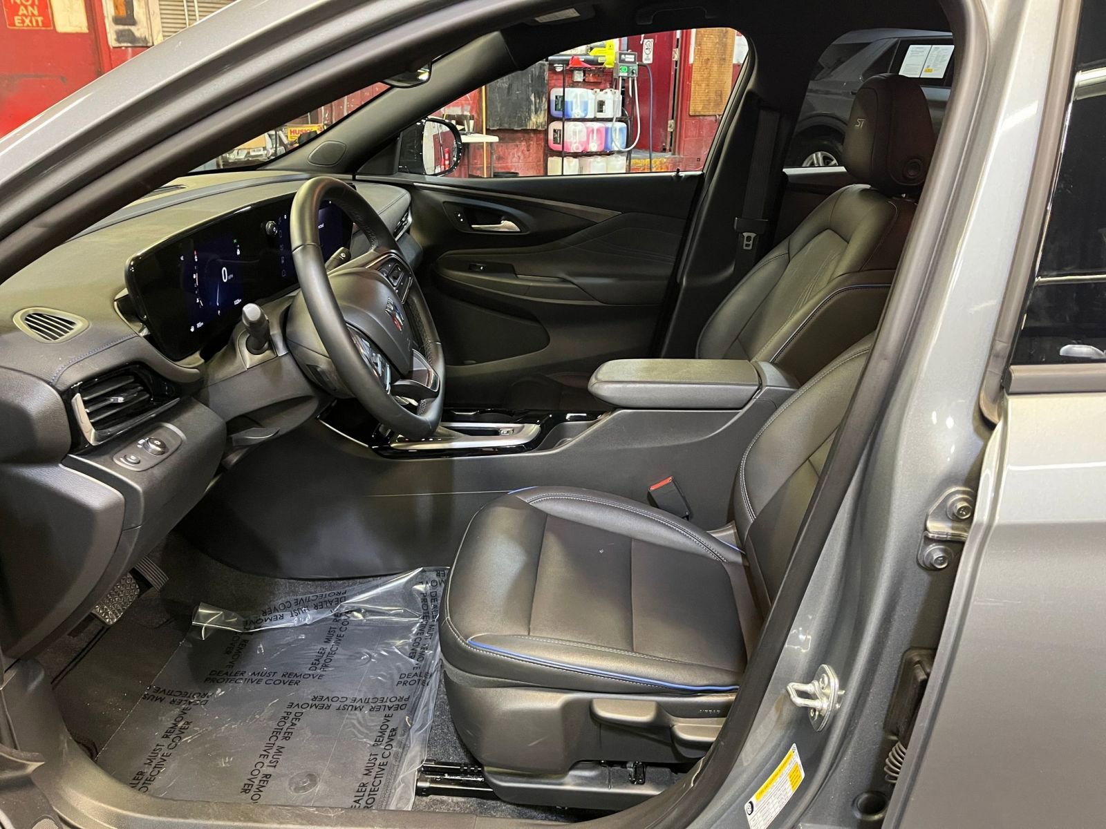 Used 2025 Buick Envista Sport Touring image 25