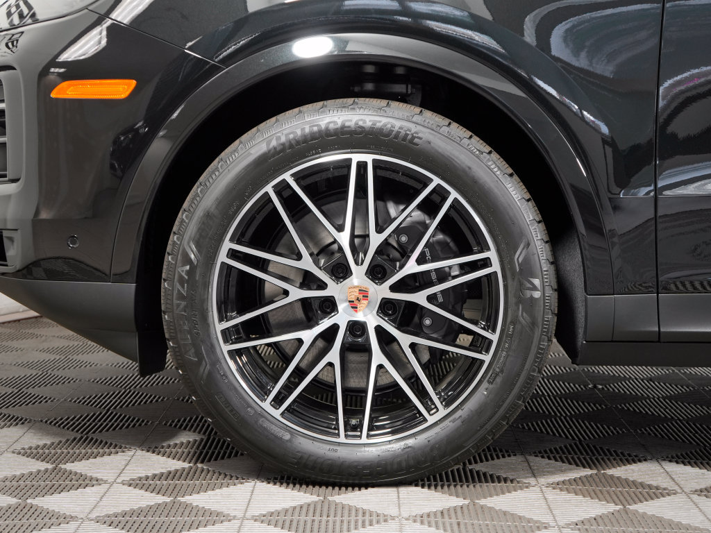 New 2026 Porsche Cayenne Coupe AWD/4WD image 13