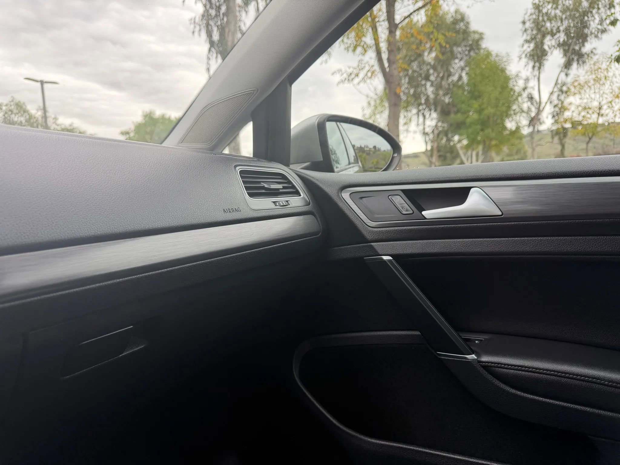 Used 2018 Volkswagen Golf SE image 31