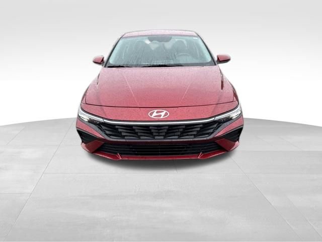 Used 2024 Hyundai Elantra SEL FWD image 2