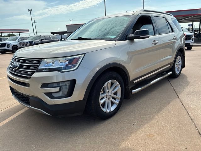Used 2017 Ford Explorer XLT w/ Equipment Group 202A FWD image 1