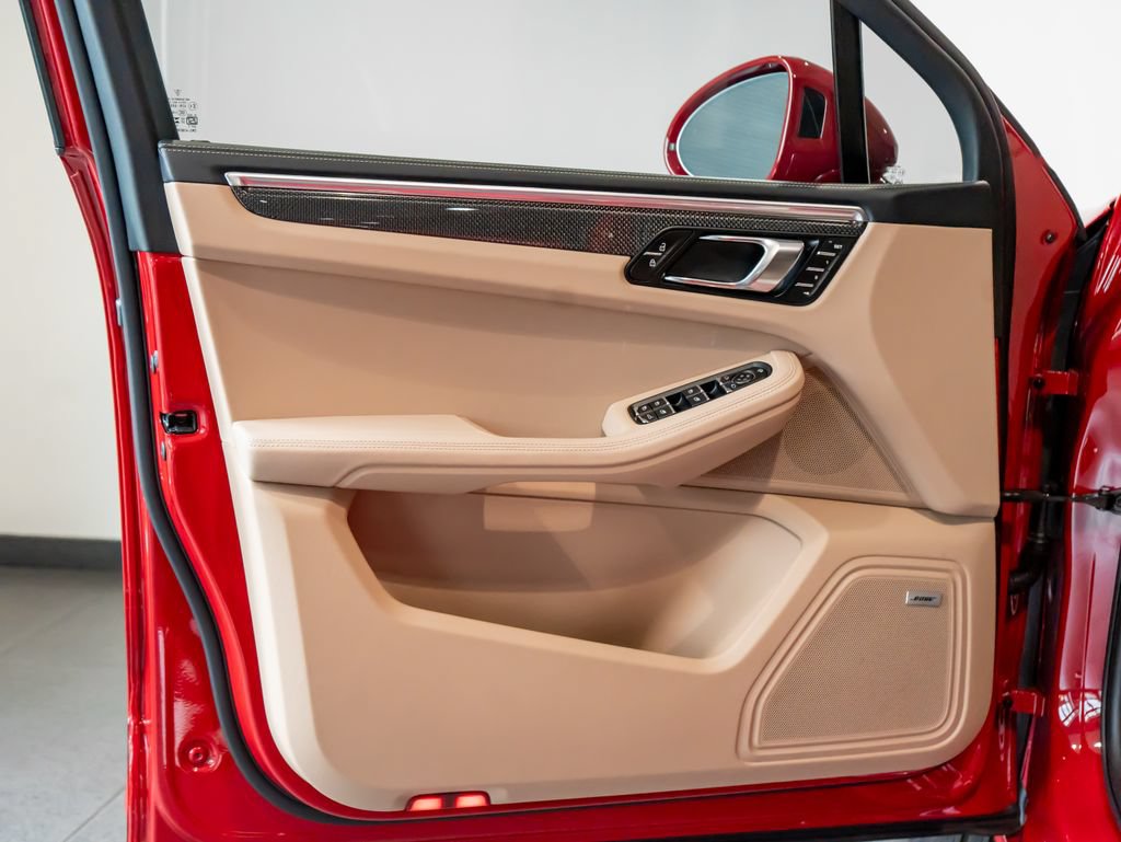Certified 2025 Porsche Macan GTS AWD/4WD image 13