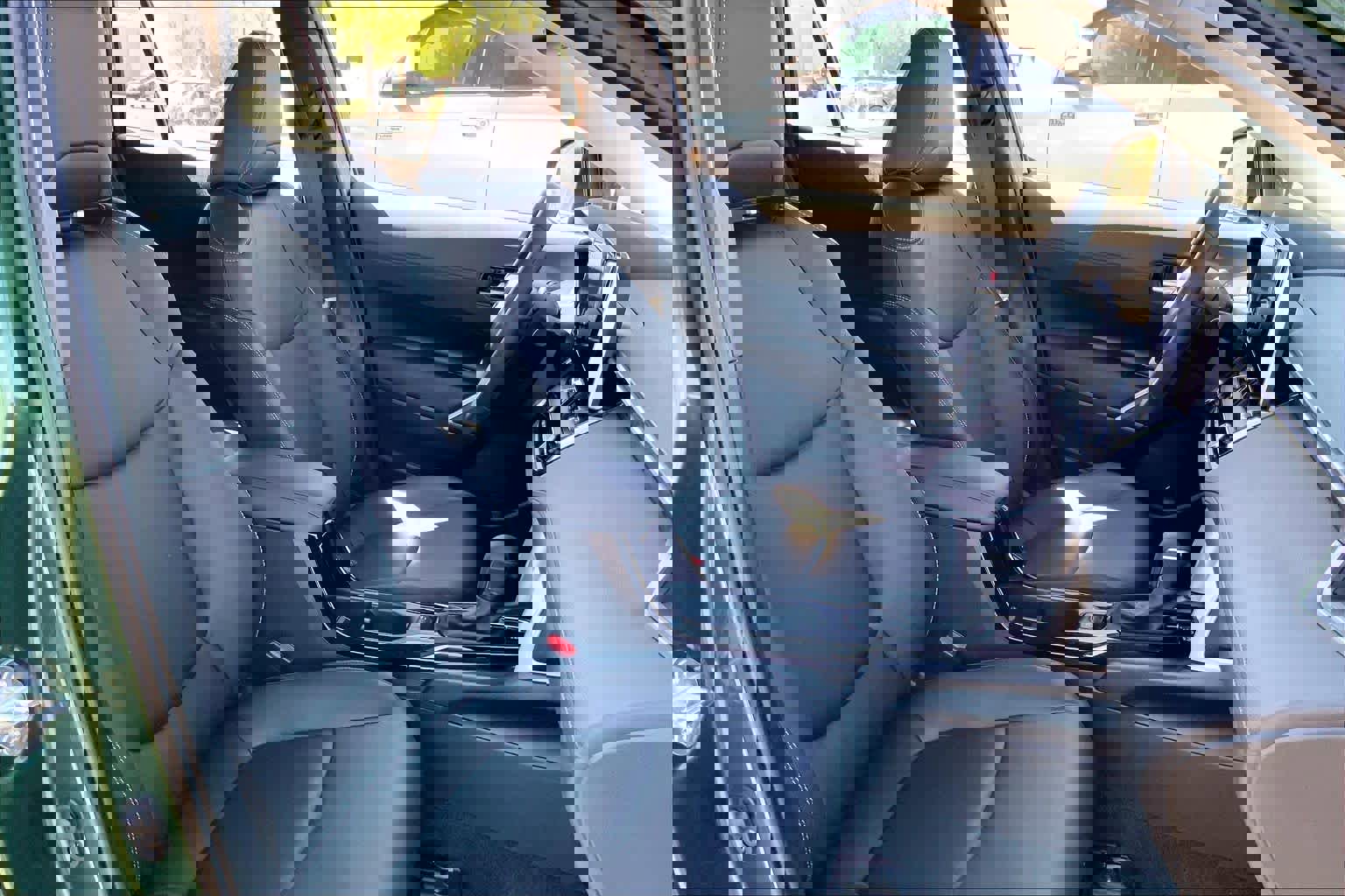 Used 2025 Toyota Corolla Cross XLE w/ Convenience Package image 8